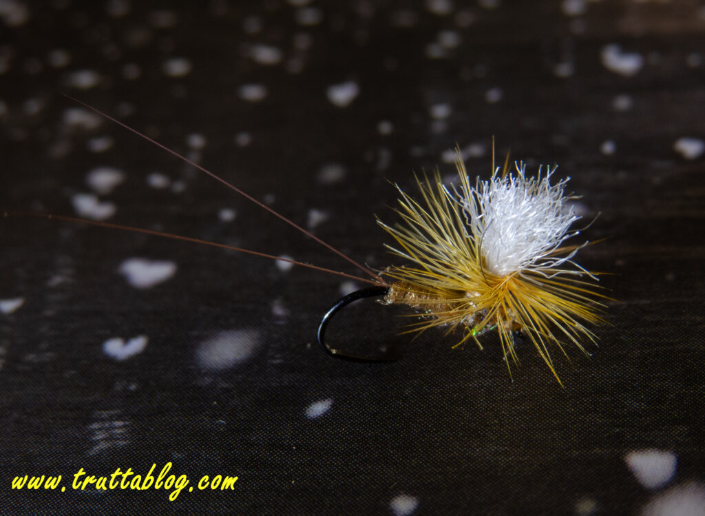 Parachute dry fly